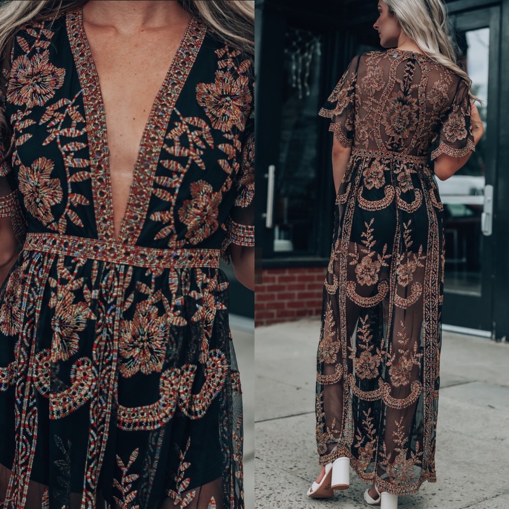 🚨24 HOUR SALE🚨The Golden Hour Lace Maxi Dress - Picture 3 of 11